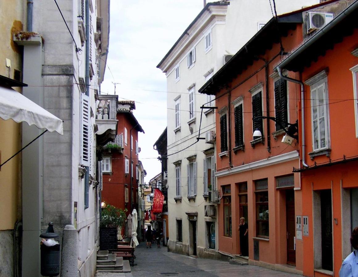 Апартаменти Happy Casa Oldtown Boutique Копер Екстер'єр фото